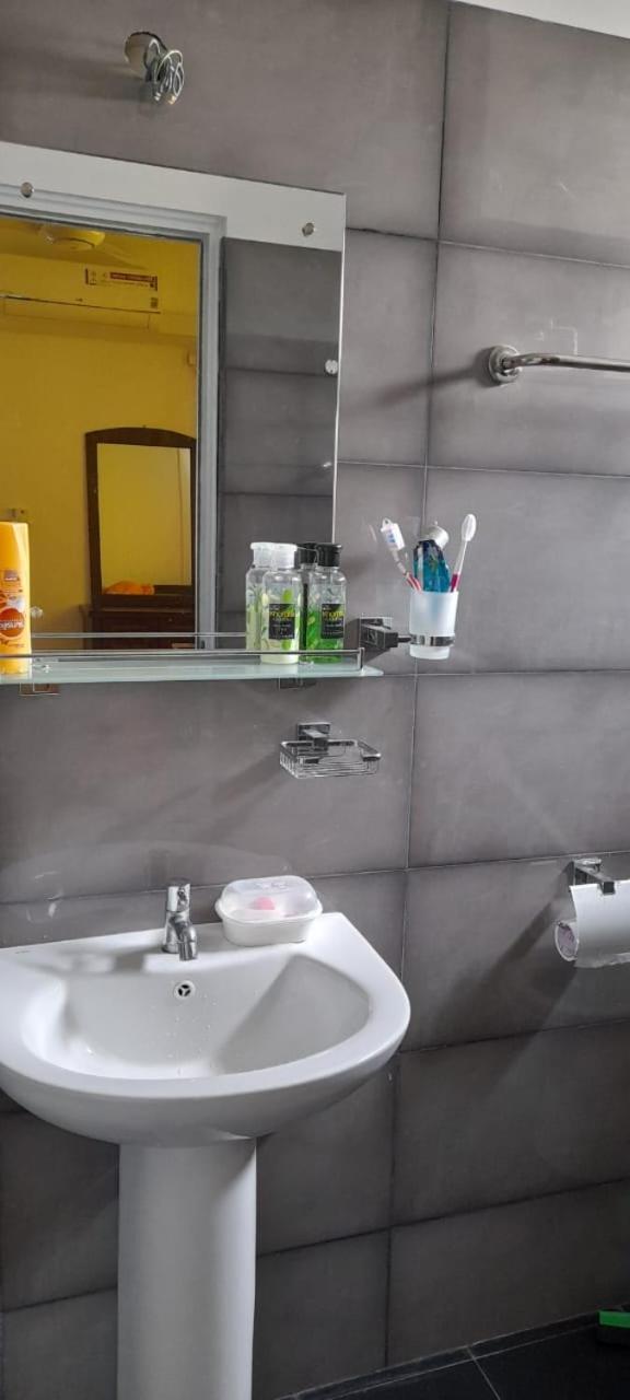 Oval View Residencies, Colombo